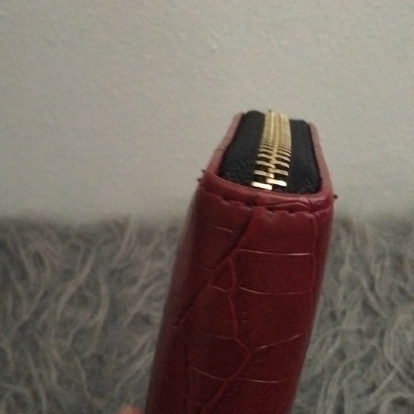 BCBG  wristlet wallet New in box w/o tags - Picture 8 of 9